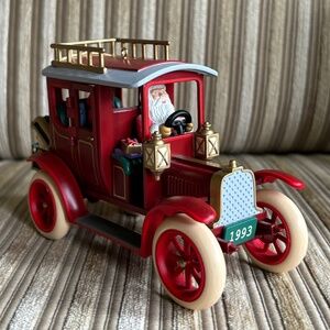 Hallmark 20 Years of Keepsake Ornaments "Here Comes Santa"